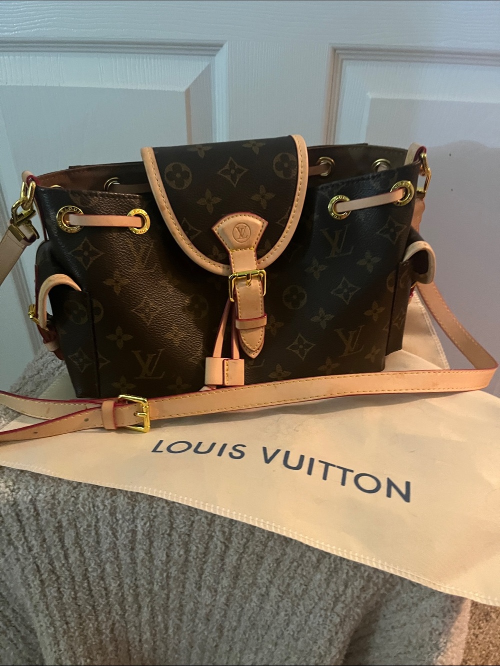 Non Louis Vitton Crossbody Drawstring Bag iBrown. It looks great. You’ll love it - Picture 10 of 10
